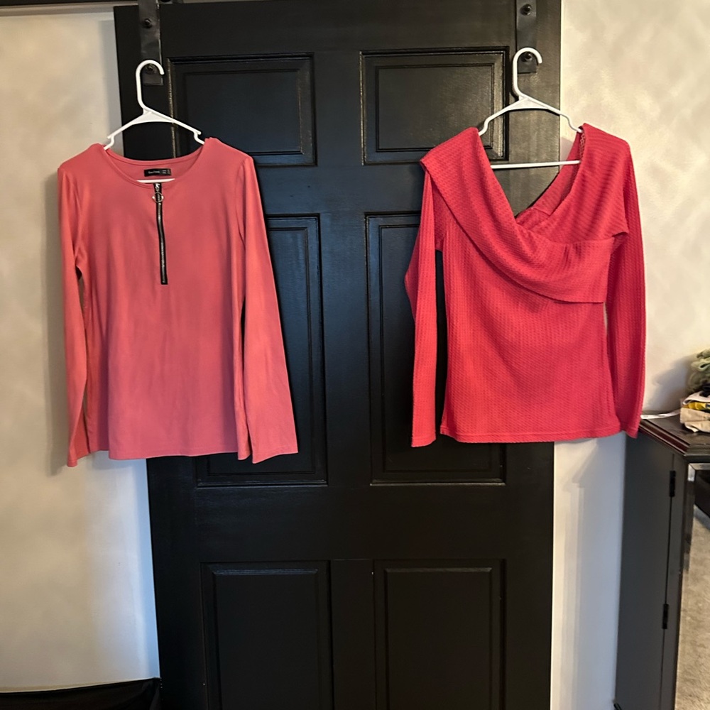 2 pink XL long sleeve shirts 👚 💗💗